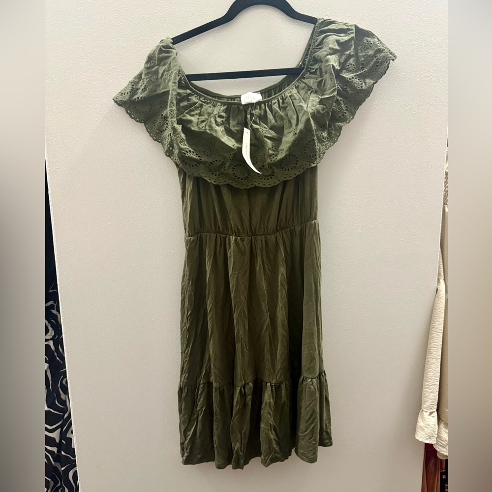 FINAL PRICE - NWT off the shoulder olive green dress🌈